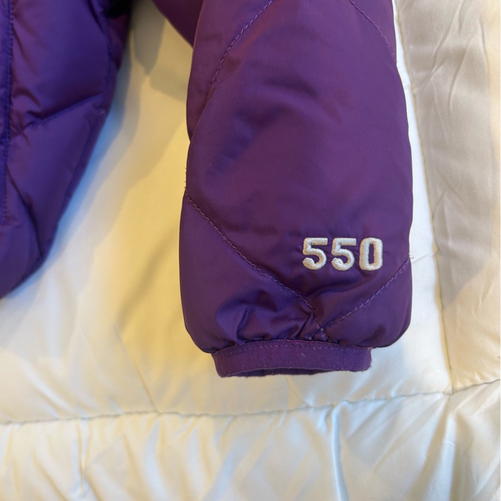 North Face Girls Down Hooded Jacket, Size 6. - Picture 8 of 9